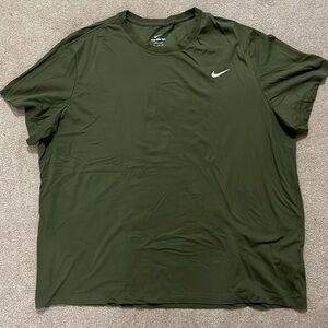 Green Nike dri-fit short sleeve tee, men’s 4XL.